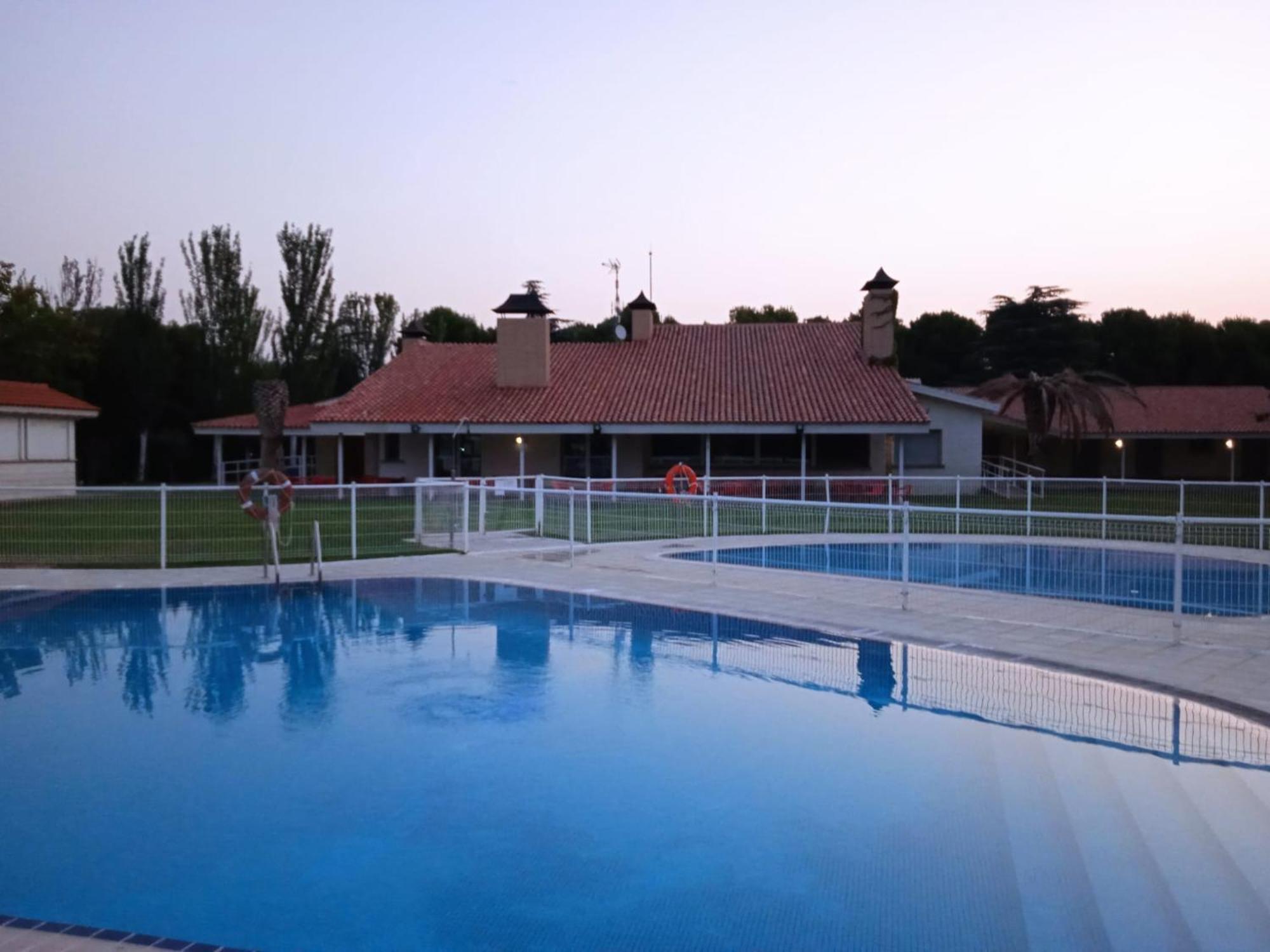Hostel Albergue Zaragoza Camping *