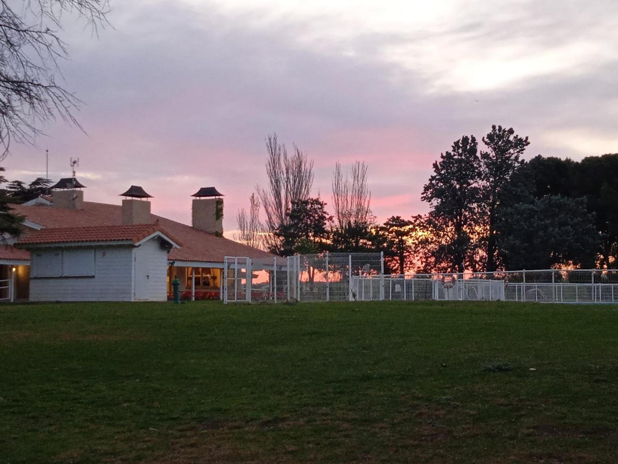 Hostel Albergue Zaragoza Camping
